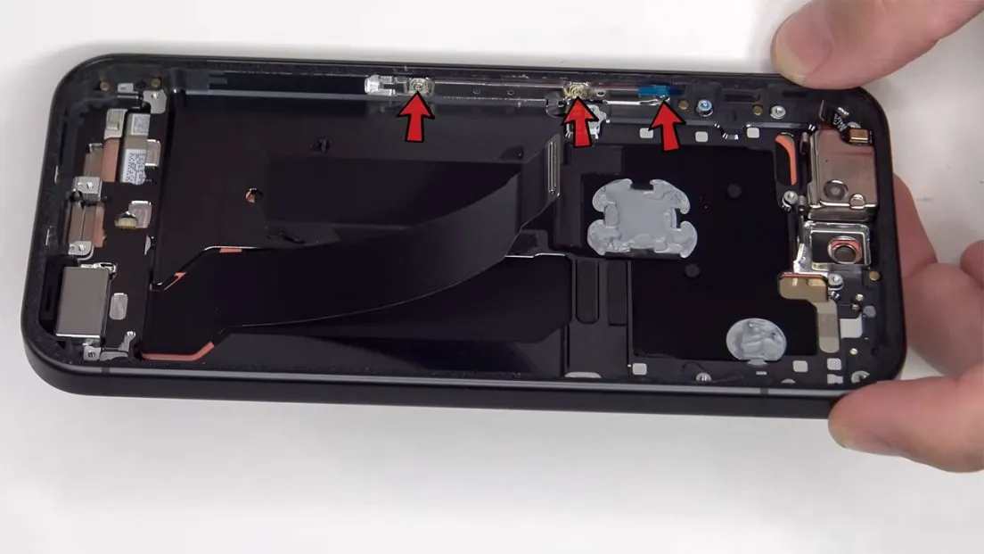 google-pixel-10-teardown-18-1104x621