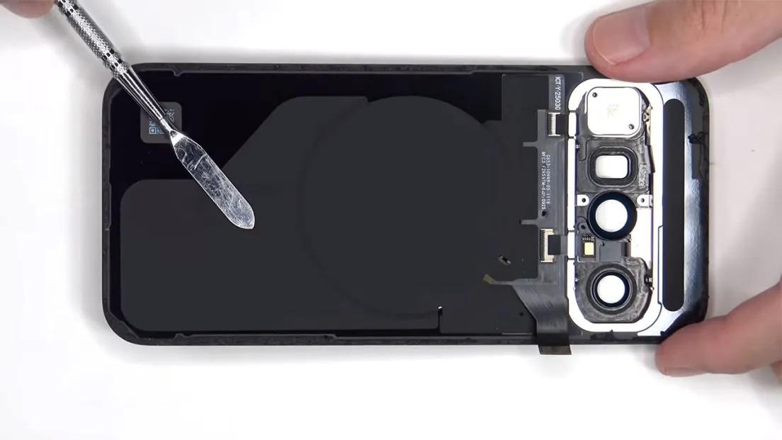 google-pixel-10-teardown-5-1104x621