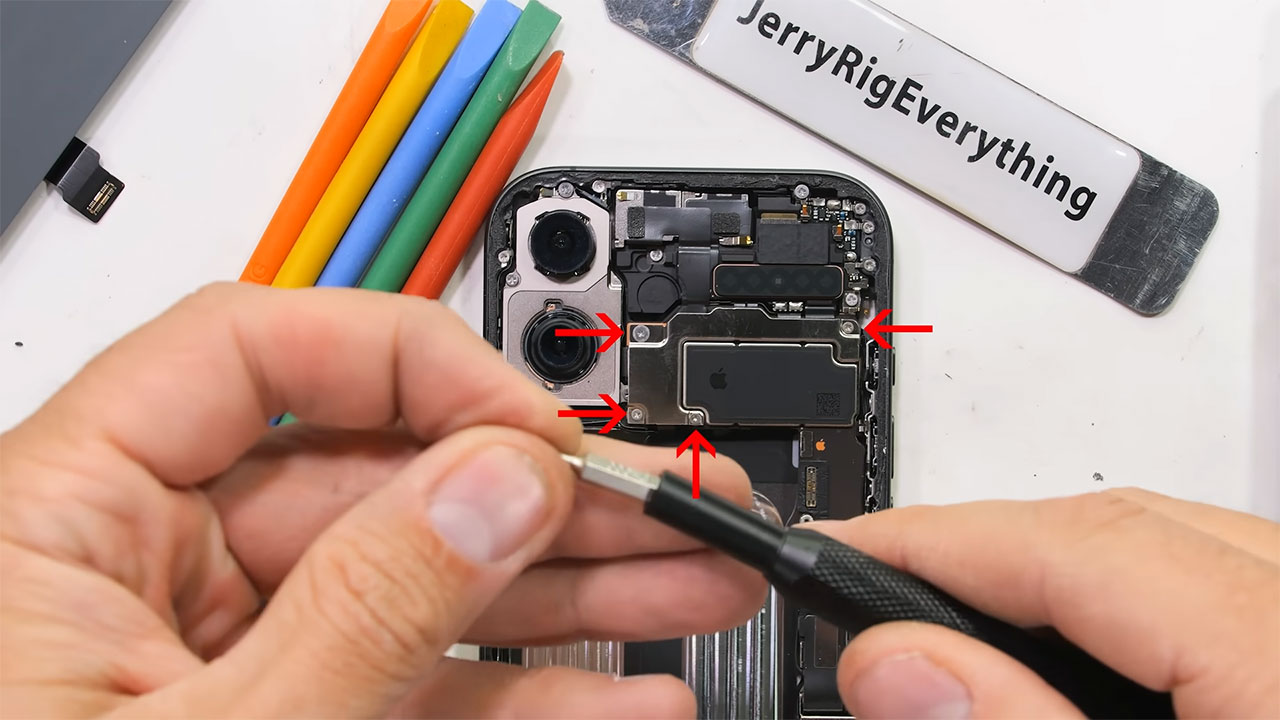 iphone-17-teardown-11