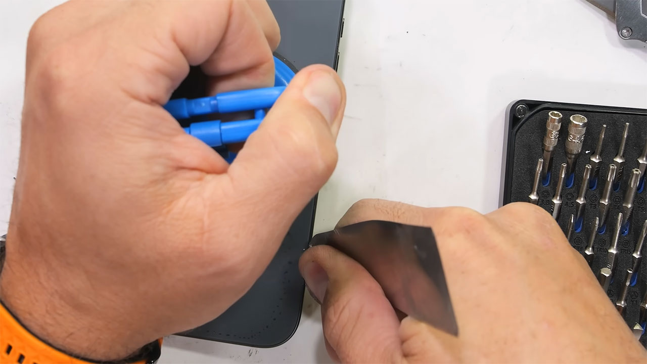 iphone-17-teardown-3